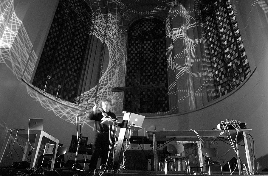 Pyrolator live + Petaflops Antivideo Johanneskirche Düsseldorf Germany